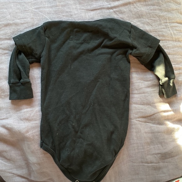 NUNUNU 6-12M onesie - Picture 3 of 3